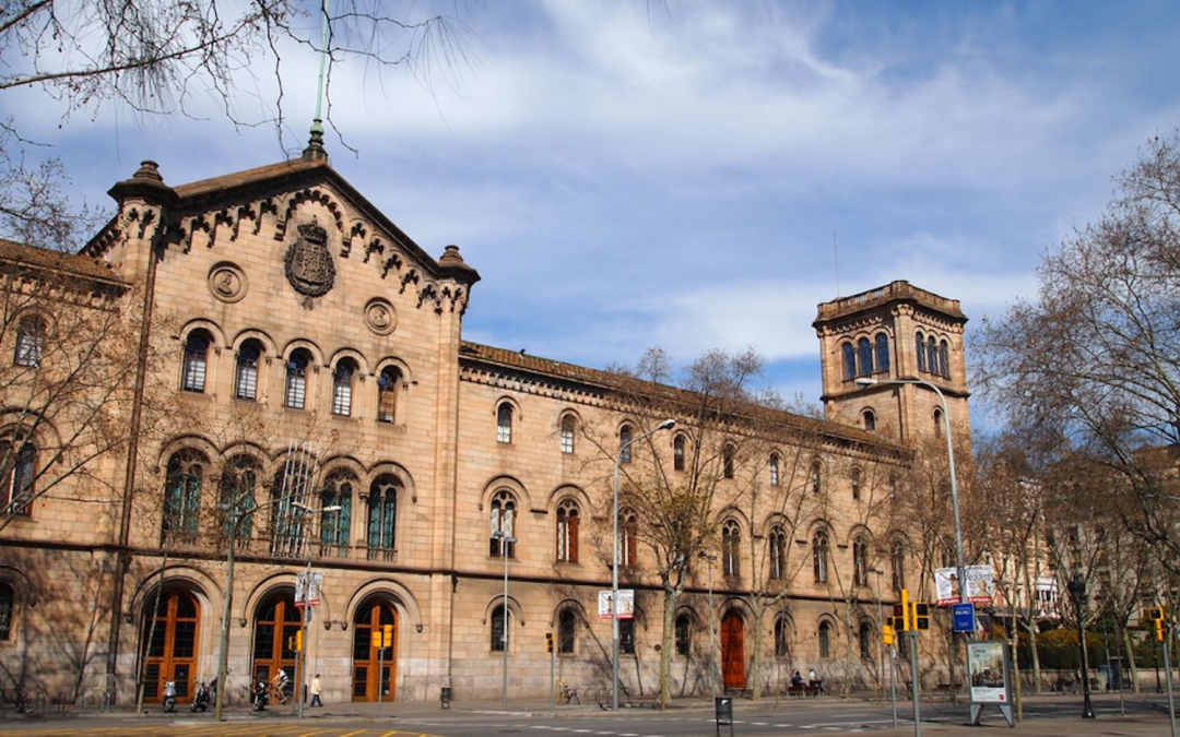 Les alumnes de 1r de Batxillerat ens expliquen la visita a la Universitat de Barcelona